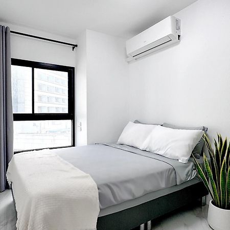 Grand Diamond Condominium Бангкок Экстерьер фото