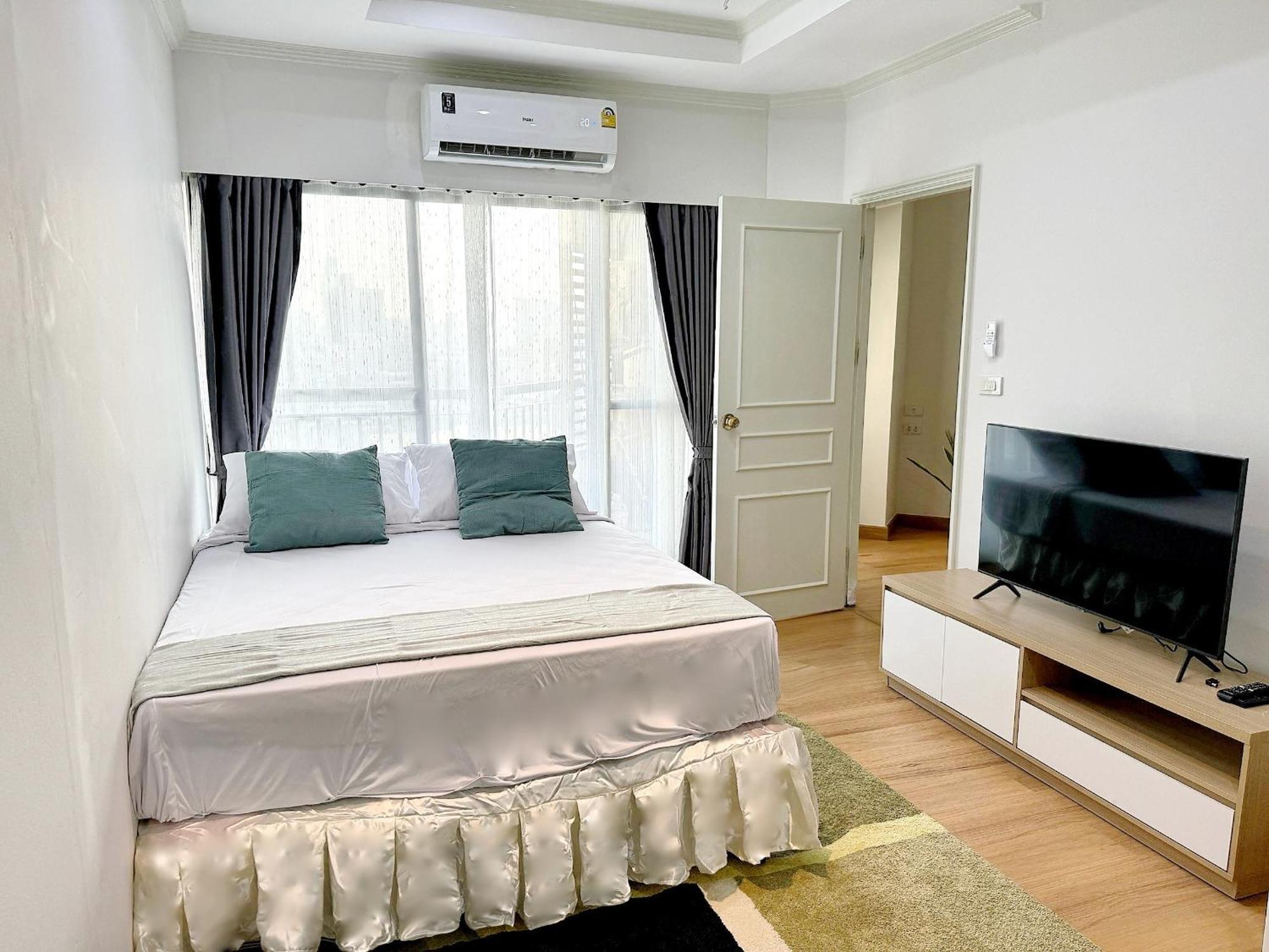 Grand Diamond Condominium Бангкок Экстерьер фото