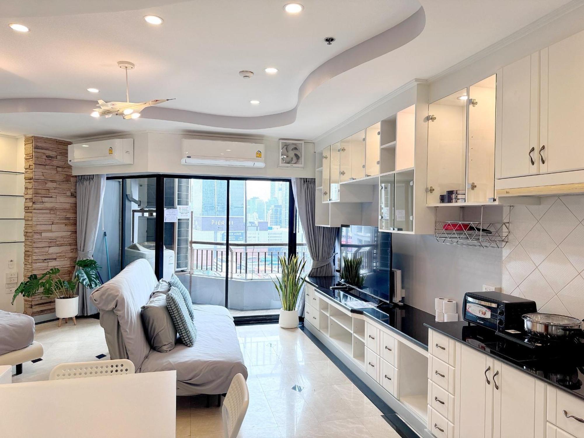 Grand Diamond Condominium Бангкок Экстерьер фото