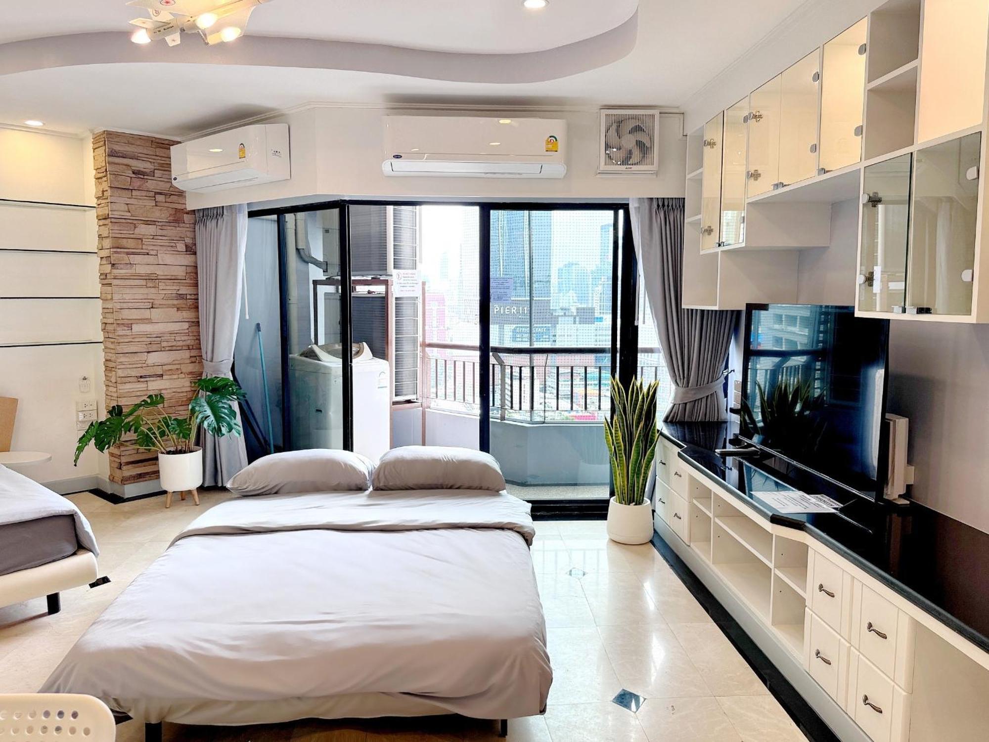 Grand Diamond Condominium Бангкок Экстерьер фото
