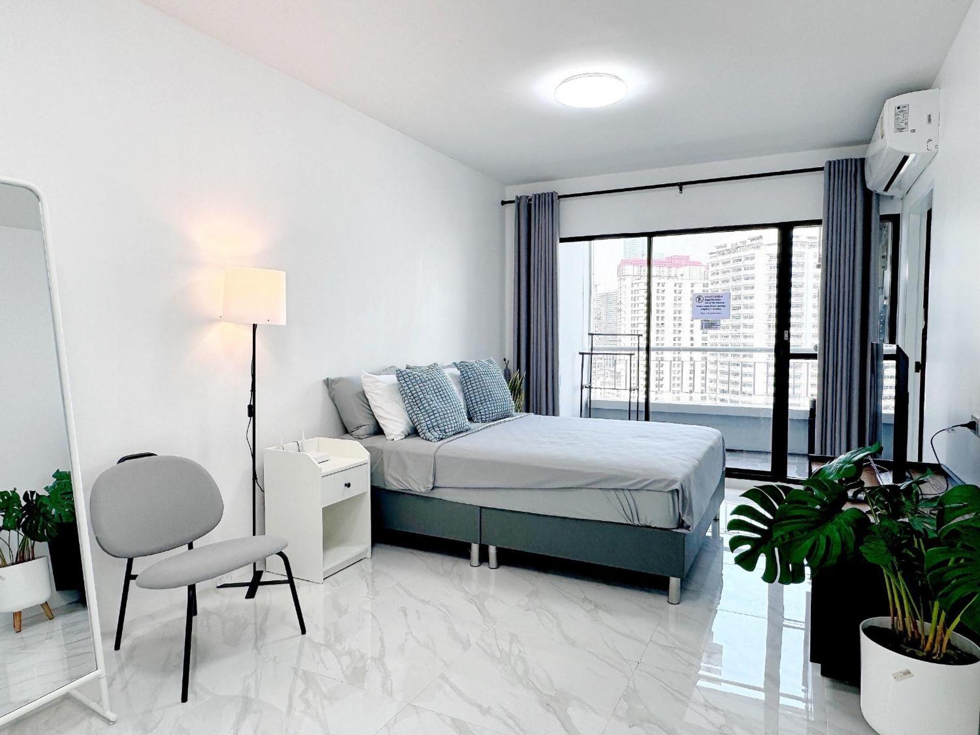 Grand Diamond Condominium Бангкок Экстерьер фото